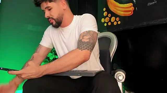 Petesevans online show from February 11, 11:15 pm