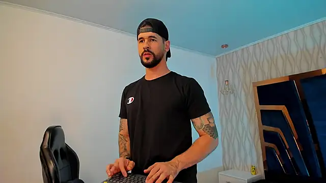 Snapshot of Petesevans chatting on November 13, 11:19 pm Petesevans online show from November 13, 11:19 pm