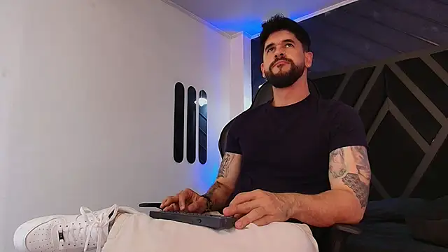 Petesevans online show from April 2, 11:22 pm