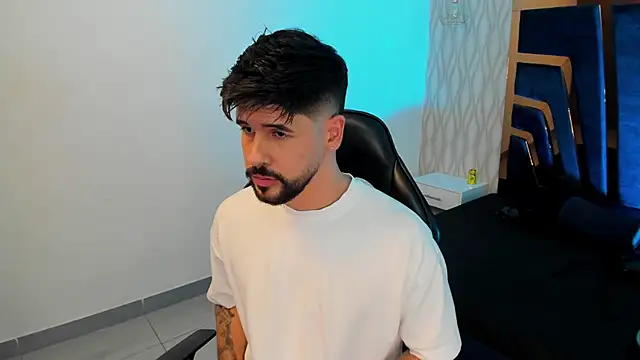 Snapshot of Petesevans chatting on November 17, 11:20 pm Petesevans online show from November 17, 11:20 pm