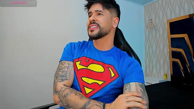 Snapshot of Petesevans chatting on October 31, 11:22 pm Petesevans online show from October 31, 11:22 pm