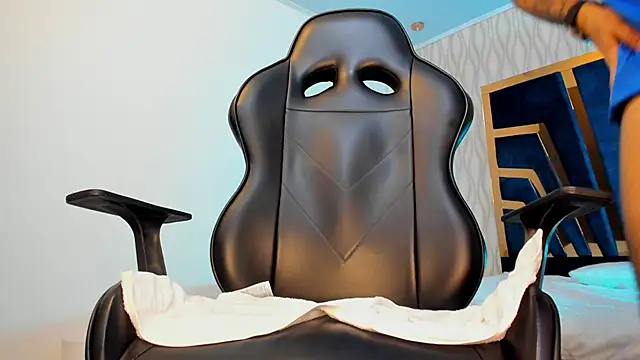 Snapshot of Petesevans chatting on March 7, 2:46 am Petesevans online show from March 7, 2:46 am