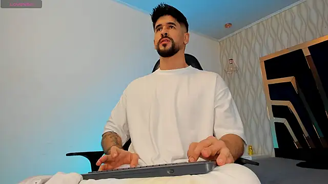 Snapshot of Petesevans chatting on November 26, 11:05 pm Petesevans online show from November 26, 11:05 pm