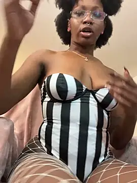 Snapshot of mochamimi chatting on November 1, 3:24 am mochamimi online show from November 1, 3:24 am