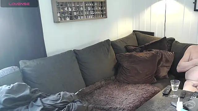 gillettegel online show from April 25, 3:53 pm