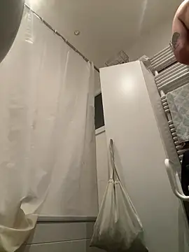 Snapshot of shehandme chatting on September 24, 8:37 pm shehandme online show from September 24, 8:37 pm