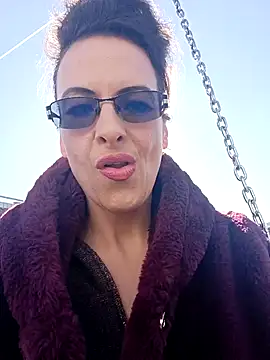 RebeccaNoble online show from March 10, 11:47 am