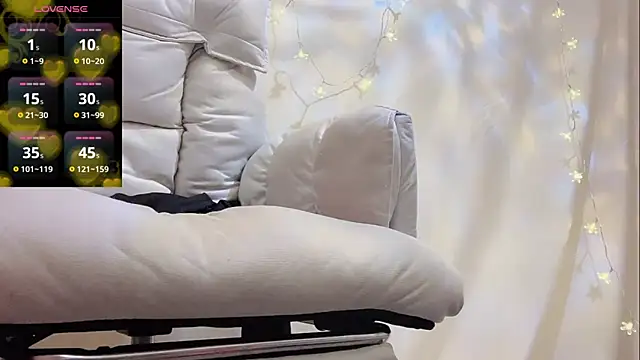 Tw Zoella online show from March 28, 2:51 pm