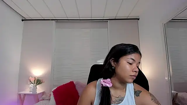 SophiaaStone online show from April 8, 12:06 pm