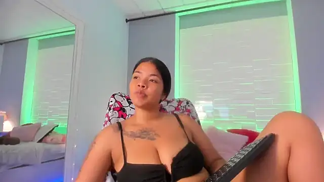 SophiaaStone online show from December 15, 11:38 am