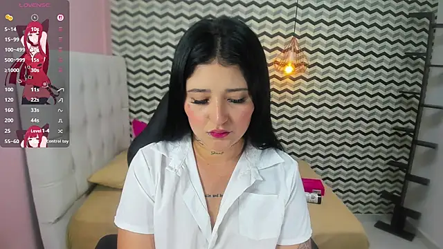 BIANCAROY1 online show from April 27, 7:01 pm