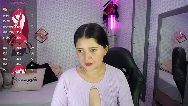 Snapshot of BIANCAROY1 chatting on February 21, 6:48 pm BIANCAROY1 online show from February 21, 6:48 pm