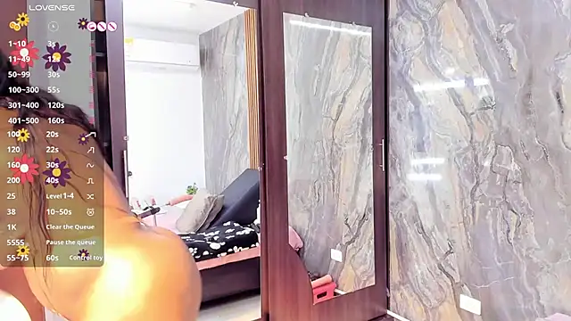 LauraSaenz01 online show from February 10, 3:49 am