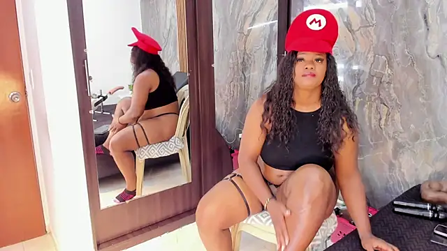 LauraSaenz01 online show from November 29, 3:39 am