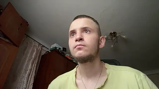 Snapshot of sweaticeboy chatting on July 15, 1:40 pm sweaticeboy online show from July 15, 1:40 pm