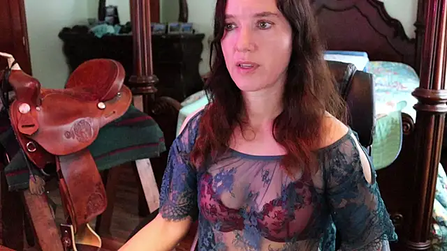 Snapshot of thornburyrose chatting on December 18, 5:50 pm thornburyrose online show from December 18, 5:50 pm