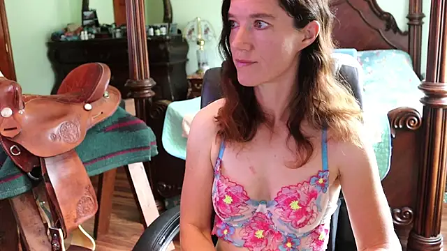 Snapshot of thornburyrose chatting on September 8, 7:24 pm thornburyrose online show from September 8, 7:24 pm