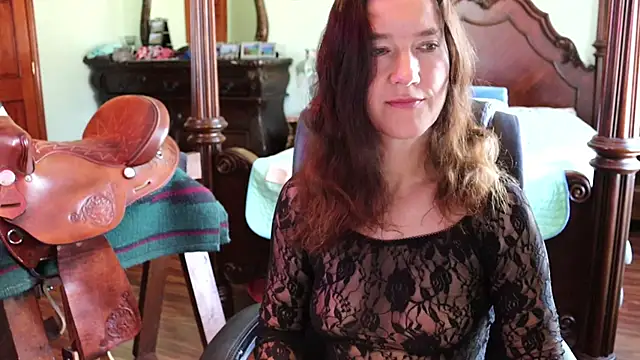 Snapshot of thornburyrose chatting on February 16, 6:39 pm thornburyrose online show from February 16, 6:39 pm