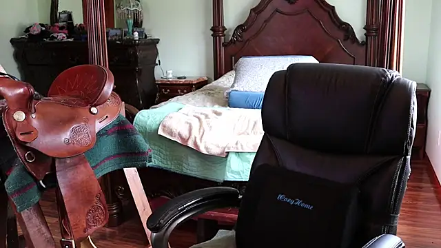 thornburyrose online show from April 8, 5:36 pm