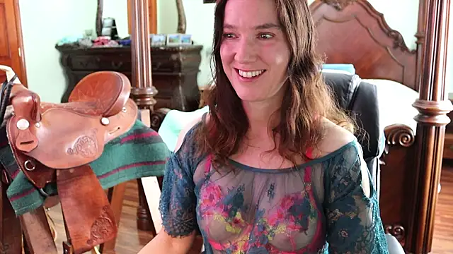 Snapshot of thornburyrose chatting on February 21, 6:43 pm thornburyrose online show from February 21, 6:43 pm