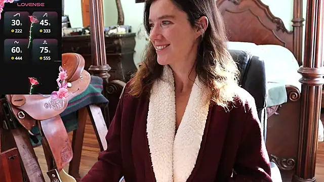 Snapshot of thornburyrose chatting on February 17, 8:27 pm thornburyrose online show from February 17, 8:27 pm