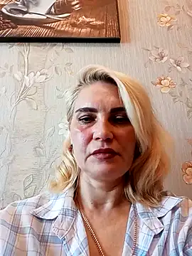 Snapshot of JennyOMay chatting on April 27, 3:59 am JennyOMay online show from April 27, 3:59 am