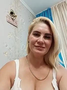 Snapshot of JennyOMay chatting on July 14, 4:39 am JennyOMay online show from July 14, 4:39 am