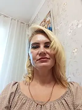 Snapshot of JennyOMay chatting on July 10, 4:45 am JennyOMay online show from July 10, 4:45 am