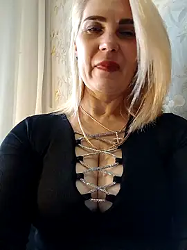 Snapshot of JennyOMay chatting on October 28, 4:02 am JennyOMay online show from October 28, 4:02 am