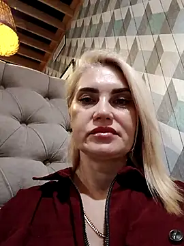 Snapshot of JennyOMay chatting on January 8, 5:13 am JennyOMay online show from January 8, 5:13 am