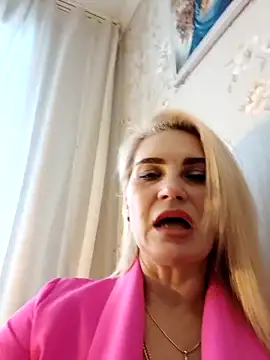 Snapshot of JennyOMay chatting on December 5, 4:44 am JennyOMay online show from December 5, 4:44 am