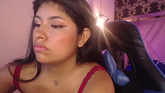 ChantalPetit online show from May 13, 7:32 pm