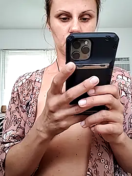 Scarlettishere online show from April 15, 4:33 pm