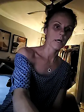 Snapshot of Scarlettishere chatting on December 18, 4:17 am Scarlettishere online show from December 18, 4:17 am