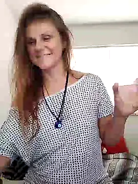 Scarlettishere online show from April 22, 6:25 pm