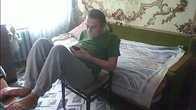 Snapshot of viktorru77 chatting on January 7, 7:42 am viktorru77 online show from January 7, 7:42 am