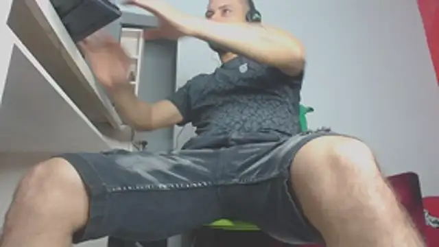 Snapshot of body_x29 chatting on February 11, 8:36 am body x29 online show from February 11, 8:36 am