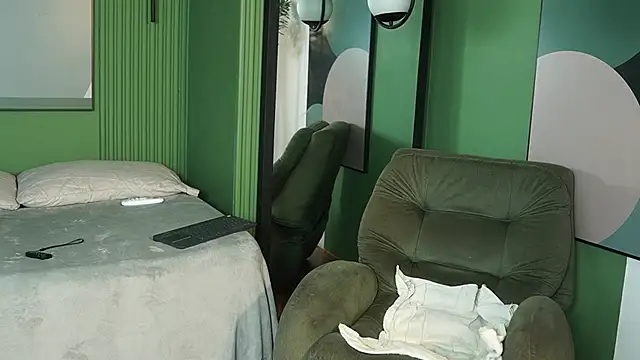 kelly thomson online show from April 2, 3:30 pm