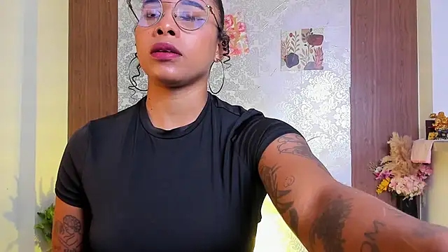 kelly thomson online show from November 15, 11:20 pm