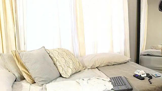 kelly thomson online show from May 19, 1:18 pm