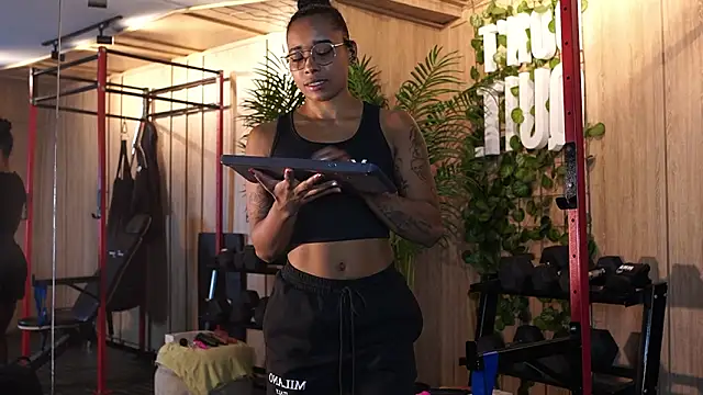 kelly thomson online show from April 18, 12:51 pm