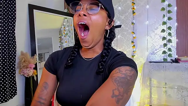 kelly thomson online show from February 13, 12:21 am