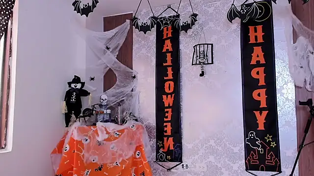 kelly thomson online show from October 31, 2:02 pm