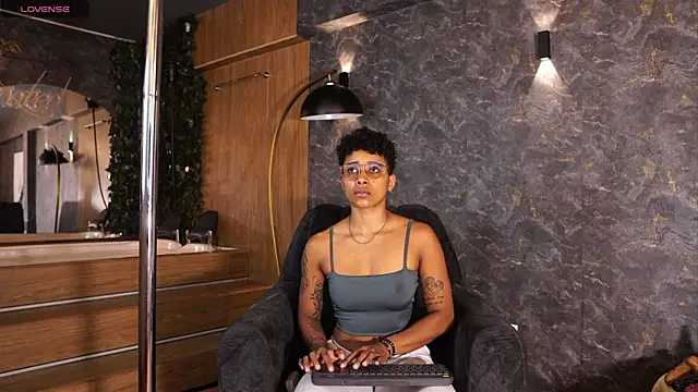 kelly thomson online show from July 18, 1:09 pm