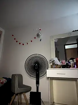 kiaraglam2 online show from October 27, 1:23 pm