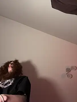 Snapshot of Weeissy chatting on December 16, 8:35 pm Weeissy online show from December 16, 8:35 pm