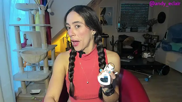 Snapshot of tinny_williams chatting on October 6, 5:52 am tinny williams online show from October 6, 5:52 am