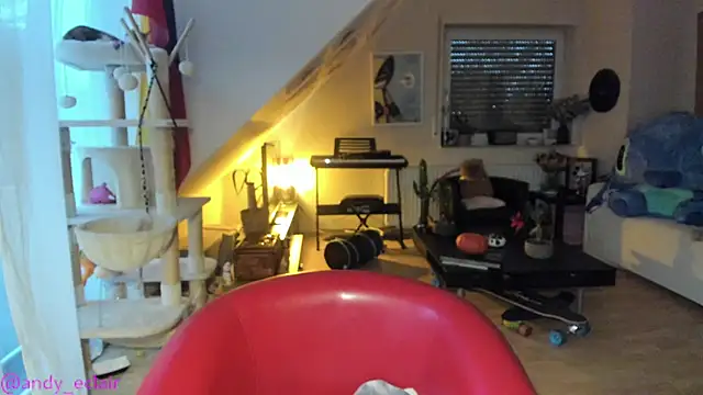 Snapshot of tinny_williams chatting on October 9, 5:41 am tinny williams online show from October 9, 5:41 am