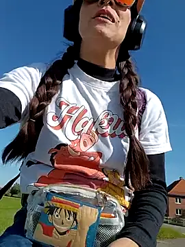 Snapshot of tinny_williams chatting on October 2, 11:57 am tinny williams online show from October 2, 11:57 am