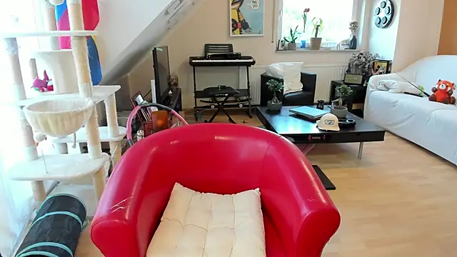 Snapshot of tinny_williams chatting on September 10, 6:23 am tinny williams online show from September 10, 6:23 am